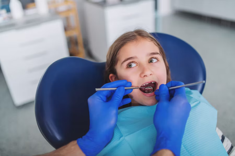 Prima visita dal dentista per bambini — Clinica Monti