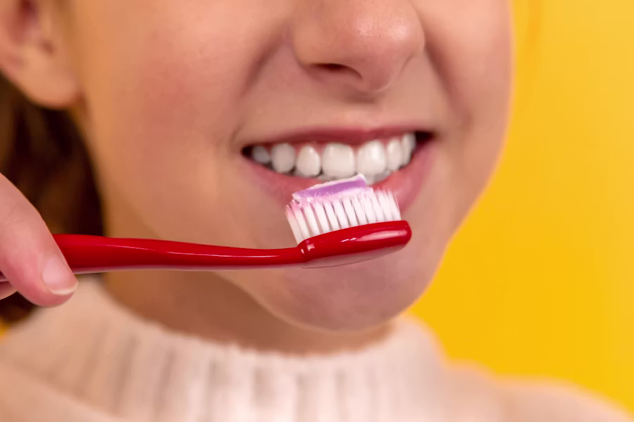 Pulizia professionale dei denti in studio — Clinica Monti